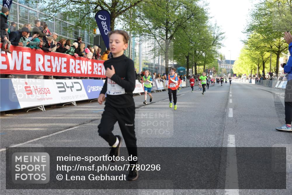 25.04.2025 - Das Zehntel Lena Gebhardt http://msf.ph/oto/7780296 26.04.2025 08:51:24 Ziel 1080, 1087, 1114, 1484, 1488, 1546, 1748, 1757, 1781, 1787, 1922, 1943, 2010, 2309, 2356, 2392, 2474, 2621, 2667, 2672, 2709, 2718, 2734, 2778, 2795, 2827, 2832, 2848, 2853, 2914, 2919, 3040, 3049, 3097, 3099, 3188, 3231, 3415, 3710, 3782, 3808, 3865, 3877 meine-sportfotos.de