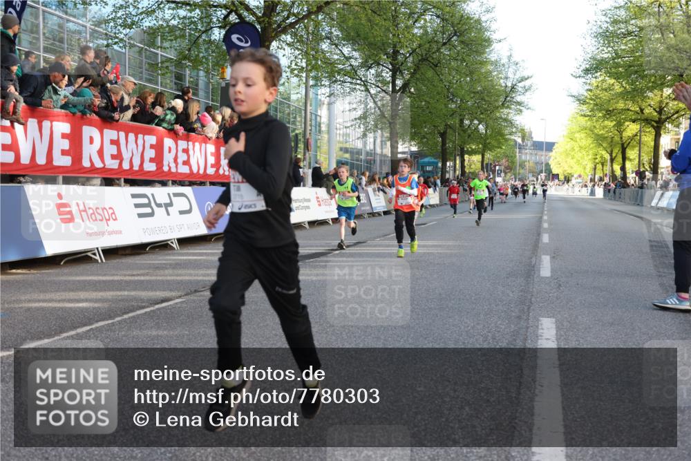 25.04.2025 - Das Zehntel Lena Gebhardt http://msf.ph/oto/7780303 26.04.2025 08:51:24 Ziel 1080, 1087, 1114, 1484, 1488, 1546, 1748, 1757, 1781, 1787, 1922, 1943, 2010, 2309, 2356, 2392, 2474, 2621, 2667, 2672, 2709, 2718, 2734, 2778, 2795, 2827, 2832, 2848, 2853, 2914, 2919, 3040, 3049, 3097, 3099, 3188, 3231, 3415, 3710, 3782, 3808, 3865, 3877 meine-sportfotos.de