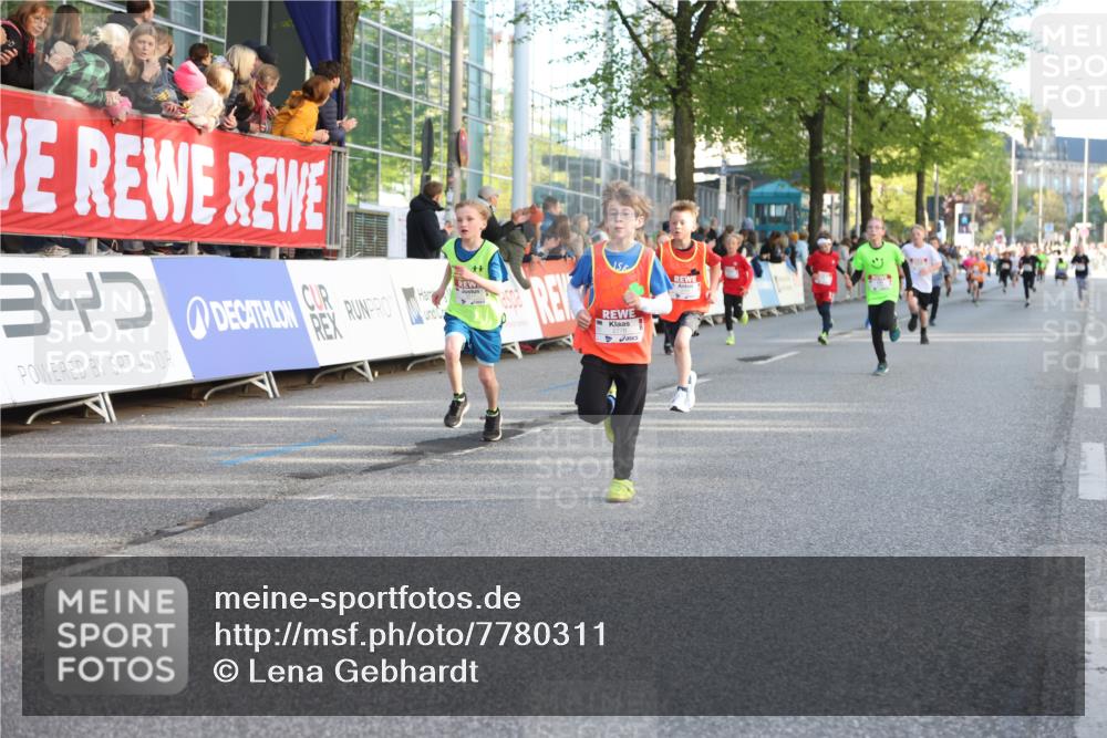25.04.2025 - Das Zehntel Lena Gebhardt http://msf.ph/oto/7780311 26.04.2025 08:51:24 Ziel 1080, 1087, 1114, 1484, 1488, 1546, 1748, 1757, 1781, 1787, 1922, 1943, 2010, 2309, 2356, 2392, 2474, 2621, 2667, 2672, 2709, 2718, 2734, 2778, 2795, 2827, 2832, 2848, 2853, 2914, 2919, 3040, 3049, 3097, 3099, 3188, 3231, 3415, 3710, 3782, 3808, 3865, 3877 meine-sportfotos.de