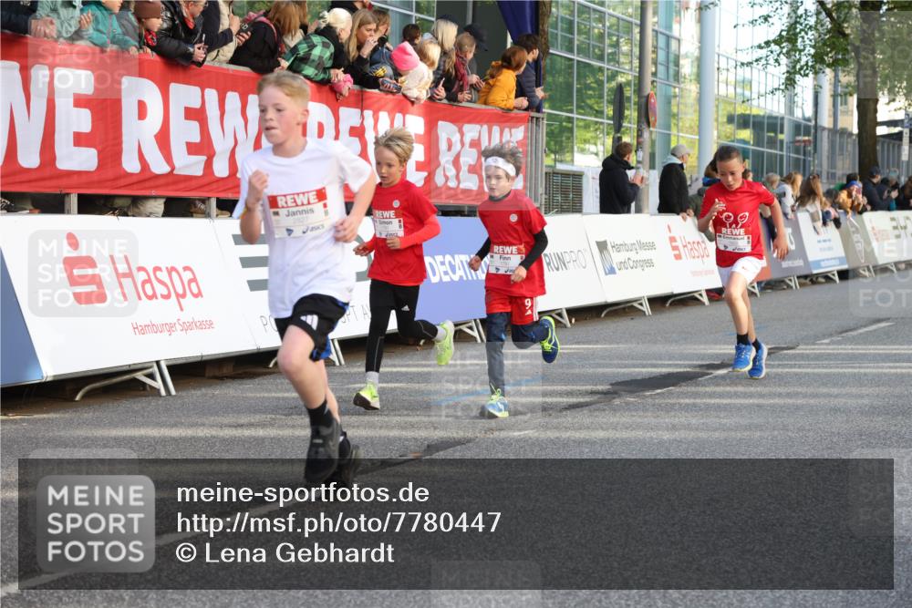 25.04.2025 - Das Zehntel Lena Gebhardt http://msf.ph/oto/7780447 26.04.2025 08:51:29 Ziel 1080, 1087, 1177, 1484, 1488, 1546, 1748, 1757, 1781, 1787, 1922, 1943, 2010, 2213, 2309, 2348, 2356, 2392, 2474, 2505, 2621, 2644, 2667, 2672, 2684, 2700, 2709, 2718, 2778, 2795, 2827, 2832, 2848, 2853, 2907, 2914, 2919, 2960, 3040, 3049, 3066, 3097, 3099, 3188, 3231, 3415, 3710, 3808, 3865, 3877 meine-sportfotos.de