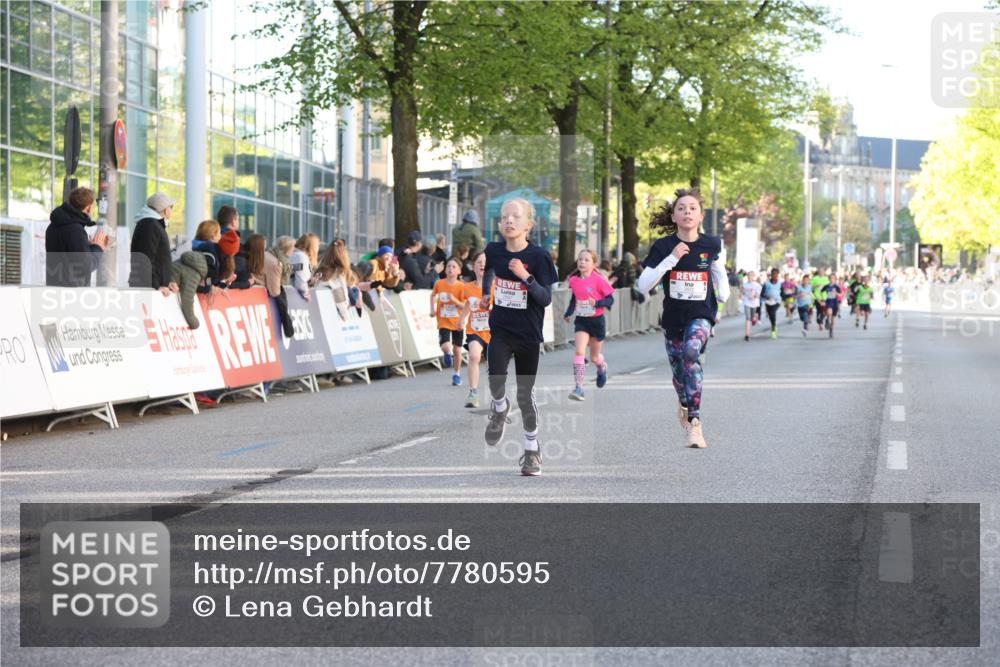 25.04.2025 - Das Zehntel Lena Gebhardt http://msf.ph/oto/7780595 26.04.2025 08:51:32 Ziel 1080, 1087, 1113, 1177, 1484, 1488, 1546, 1748, 1757, 1781, 1787, 1922, 1943, 2010, 2213, 2309, 2348, 2356, 2392, 2474, 2505, 2621, 2644, 2667, 2672, 2684, 2700, 2709, 2718, 2778, 2779, 2795, 2827, 2832, 2848, 2853, 2907, 2914, 2919, 2960, 2975, 3040, 3049, 3066, 3097, 3099, 3188, 3231, 3415, 3486, 3538, 3710, 3808, 3877 meine-sportfotos.de