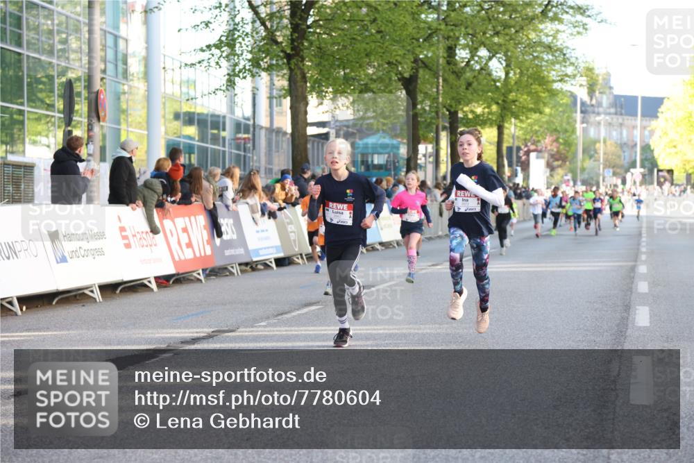 25.04.2025 - Das Zehntel Lena Gebhardt http://msf.ph/oto/7780604 26.04.2025 08:51:32 Ziel 1080, 1087, 1113, 1177, 1484, 1488, 1546, 1748, 1757, 1781, 1787, 1922, 1943, 2010, 2213, 2309, 2348, 2356, 2392, 2474, 2505, 2621, 2644, 2667, 2672, 2684, 2700, 2709, 2718, 2778, 2779, 2795, 2827, 2832, 2848, 2853, 2907, 2914, 2919, 2960, 2975, 3040, 3049, 3066, 3097, 3099, 3188, 3231, 3415, 3486, 3538, 3710, 3808, 3877 meine-sportfotos.de