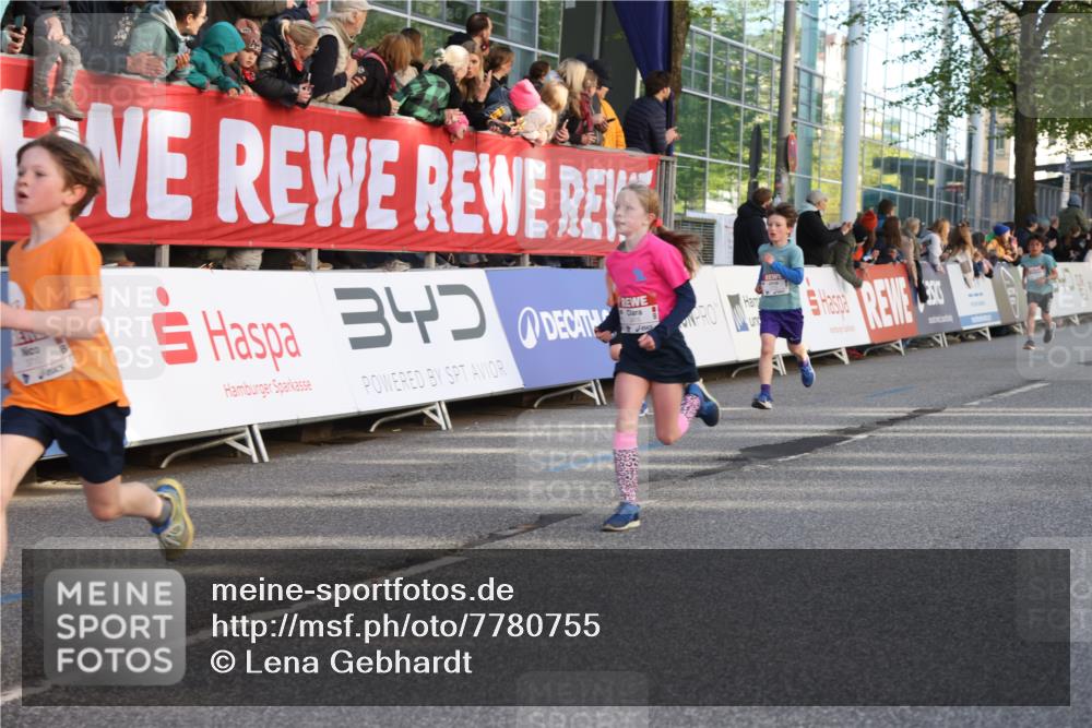 25.04.2025 - Das Zehntel Lena Gebhardt http://msf.ph/oto/7780755 26.04.2025 08:51:36 Ziel 1080, 1113, 1171, 1177, 1488, 1546, 1621, 1757, 1781, 1787, 1922, 1943, 2010, 2213, 2309, 2348, 2356, 2481, 2505, 2621, 2644, 2667, 2672, 2684, 2700, 2779, 2795, 2832, 2848, 2853, 2907, 2914, 2919, 2960, 2975, 3040, 3049, 3066, 3097, 3099, 3188, 3415, 3486, 3538, 3710, 3808, 3856, 3873, 3877 meine-sportfotos.de