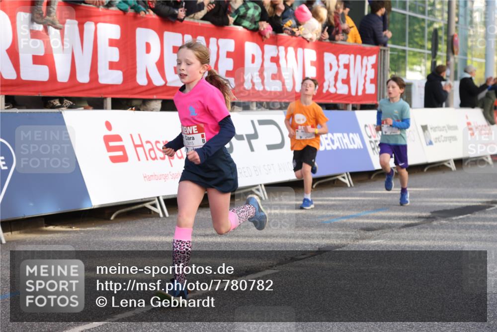 25.04.2025 - Das Zehntel Lena Gebhardt http://msf.ph/oto/7780782 26.04.2025 08:51:37 Ziel 1112, 1113, 1171, 1177, 1488, 1546, 1621, 1757, 1781, 1787, 1922, 1943, 2010, 2213, 2309, 2348, 2481, 2505, 2621, 2644, 2667, 2672, 2684, 2700, 2779, 2795, 2848, 2853, 2907, 2914, 2919, 2960, 2975, 3040, 3049, 3066, 3097, 3099, 3188, 3415, 3486, 3538, 3710, 3808, 3856, 3873, 3877 meine-sportfotos.de