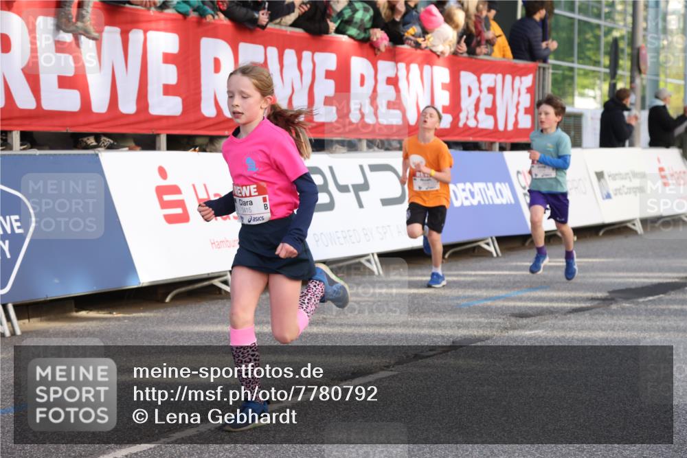 25.04.2025 - Das Zehntel Lena Gebhardt http://msf.ph/oto/7780792 26.04.2025 08:51:37 Ziel 1112, 1113, 1171, 1177, 1488, 1546, 1621, 1757, 1781, 1787, 1922, 1943, 2010, 2213, 2309, 2348, 2481, 2505, 2621, 2644, 2667, 2672, 2684, 2700, 2779, 2795, 2848, 2853, 2907, 2914, 2919, 2960, 2975, 3040, 3049, 3066, 3097, 3099, 3188, 3415, 3486, 3538, 3710, 3808, 3856, 3873, 3877 meine-sportfotos.de