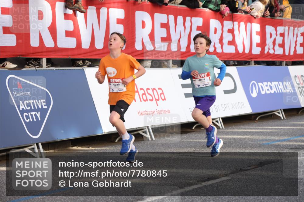 25.04.2025 - Das Zehntel Lena Gebhardt http://msf.ph/oto/7780845 26.04.2025 08:51:38 Ziel 1112, 1113, 1171, 1177, 1488, 1546, 1621, 1757, 1781, 1787, 1922, 1943, 2010, 2213, 2309, 2348, 2481, 2505, 2621, 2644, 2667, 2672, 2684, 2700, 2779, 2795, 2848, 2853, 2907, 2914, 2919, 2960, 2975, 3049, 3066, 3097, 3099, 3188, 3415, 3486, 3538, 3710, 3808, 3856, 3873, 3877 meine-sportfotos.de