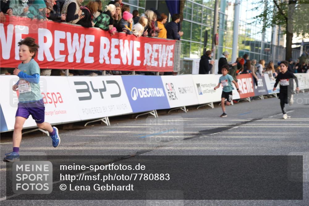 25.04.2025 - Das Zehntel Lena Gebhardt http://msf.ph/oto/7780883 26.04.2025 08:51:38 Ziel 1112, 1113, 1171, 1177, 1488, 1546, 1621, 1757, 1781, 1787, 1922, 1943, 2010, 2213, 2309, 2348, 2481, 2505, 2621, 2644, 2667, 2672, 2684, 2700, 2779, 2795, 2848, 2853, 2907, 2914, 2919, 2960, 2975, 3049, 3066, 3097, 3099, 3188, 3415, 3486, 3538, 3710, 3808, 3856, 3873, 3877 meine-sportfotos.de