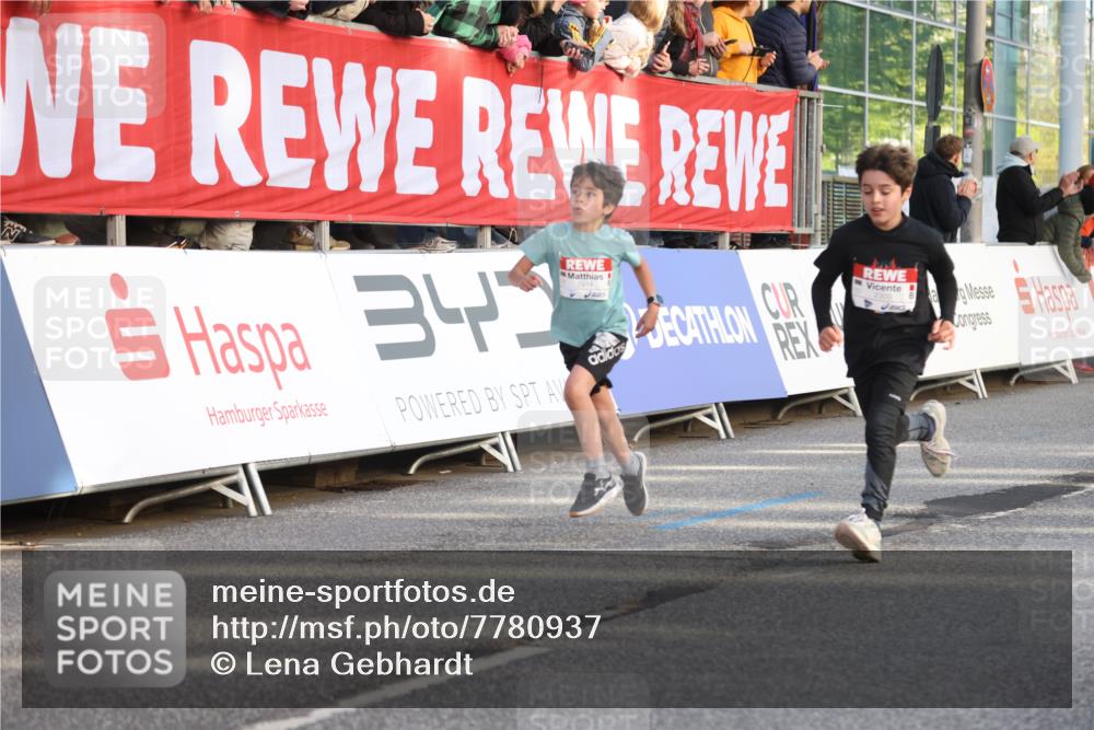 25.04.2025 - Das Zehntel Lena Gebhardt http://msf.ph/oto/7780937 26.04.2025 08:51:40 Ziel 1112, 1113, 1171, 1177, 1488, 1546, 1621, 1757, 1781, 1787, 1922, 1943, 2010, 2213, 2309, 2348, 2481, 2505, 2621, 2644, 2667, 2672, 2684, 2700, 2779, 2795, 2848, 2853, 2907, 2914, 2919, 2960, 2975, 3049, 3066, 3097, 3099, 3188, 3415, 3486, 3538, 3710, 3808, 3856, 3873, 3877 meine-sportfotos.de