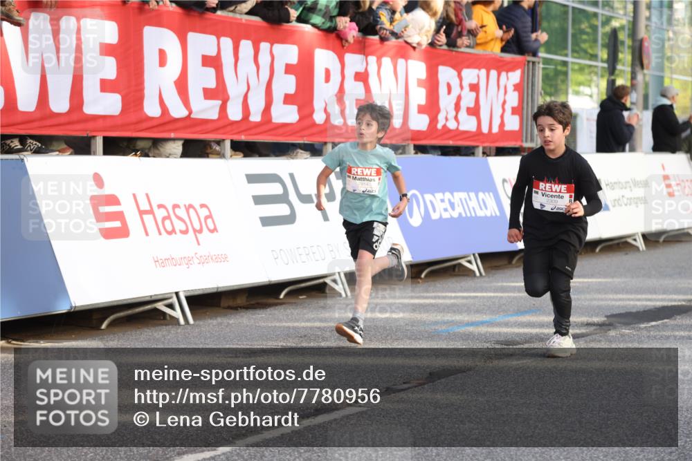 25.04.2025 - Das Zehntel Lena Gebhardt http://msf.ph/oto/7780956 26.04.2025 08:51:40 Ziel 1112, 1113, 1171, 1177, 1488, 1546, 1621, 1757, 1781, 1787, 1922, 1943, 2010, 2213, 2309, 2348, 2481, 2505, 2621, 2644, 2667, 2672, 2684, 2700, 2779, 2795, 2848, 2853, 2907, 2914, 2919, 2960, 2975, 3049, 3066, 3097, 3099, 3188, 3415, 3486, 3538, 3710, 3808, 3856, 3873, 3877 meine-sportfotos.de