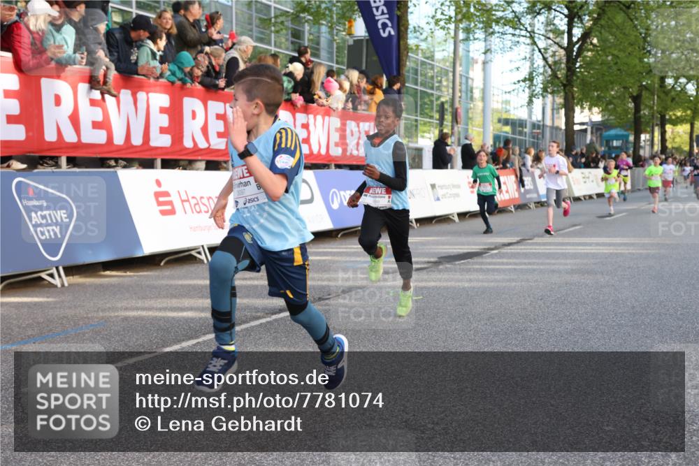 25.04.2025 - Das Zehntel Lena Gebhardt http://msf.ph/oto/7781074 26.04.2025 08:51:42 Ziel 1112, 1113, 1171, 1177, 1488, 1546, 1621, 1757, 1781, 1787, 1922, 1943, 2010, 2213, 2309, 2348, 2481, 2505, 2621, 2644, 2667, 2672, 2684, 2700, 2779, 2848, 2853, 2907, 2914, 2919, 2960, 2975, 3049, 3066, 3097, 3099, 3188, 3415, 3486, 3538, 3710, 3720, 3808, 3856, 3873, 3877 meine-sportfotos.de