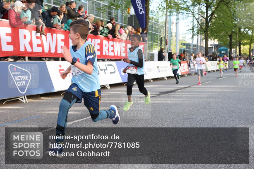 25.04.2025 - Das Zehntel Lena Gebhardt http://msf.ph/oto/7781085 26.04.2025 08:51:42 Ziel 1112, 1113, 1171, 1177, 1488, 1546, 1621, 1757, 1781, 1787, 1922, 1943, 2010, 2213, 2309, 2348, 2481, 2505, 2621, 2644, 2667, 2672, 2684, 2700, 2779, 2848, 2853, 2907, 2914, 2919, 2960, 2975, 3049, 3066, 3097, 3099, 3188, 3415, 3486, 3538, 3710, 3720, 3808, 3856, 3873, 3877 meine-sportfotos.de