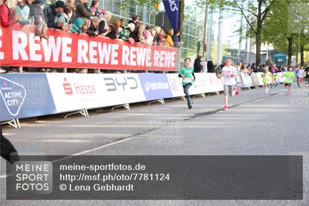 25.04.2025 - Das Zehntel Lena Gebhardt http://msf.ph/oto/7781124 26.04.2025 08:51:43 Ziel 1112, 1113, 1171, 1177, 1488, 1546, 1621, 1757, 1781, 1788, 1922, 1943, 2010, 2213, 2309, 2348, 2481, 2505, 2621, 2644, 2667, 2672, 2684, 2700, 2779, 2848, 2853, 2907, 2914, 2919, 2960, 2975, 3049, 3066, 3097, 3099, 3188, 3415, 3486, 3538, 3710, 3720, 3808, 3856, 3873, 3877 meine-sportfotos.de