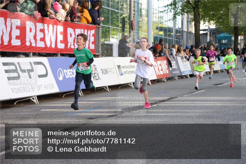 25.04.2025 - Das Zehntel Lena Gebhardt http://msf.ph/oto/7781142 26.04.2025 08:51:43 Ziel 1112, 1113, 1171, 1177, 1488, 1546, 1621, 1757, 1781, 1788, 1922, 1943, 2010, 2213, 2309, 2348, 2481, 2505, 2621, 2644, 2667, 2672, 2684, 2700, 2779, 2848, 2853, 2907, 2914, 2919, 2960, 2975, 3049, 3066, 3097, 3099, 3188, 3415, 3486, 3538, 3710, 3720, 3808, 3856, 3873, 3877 meine-sportfotos.de