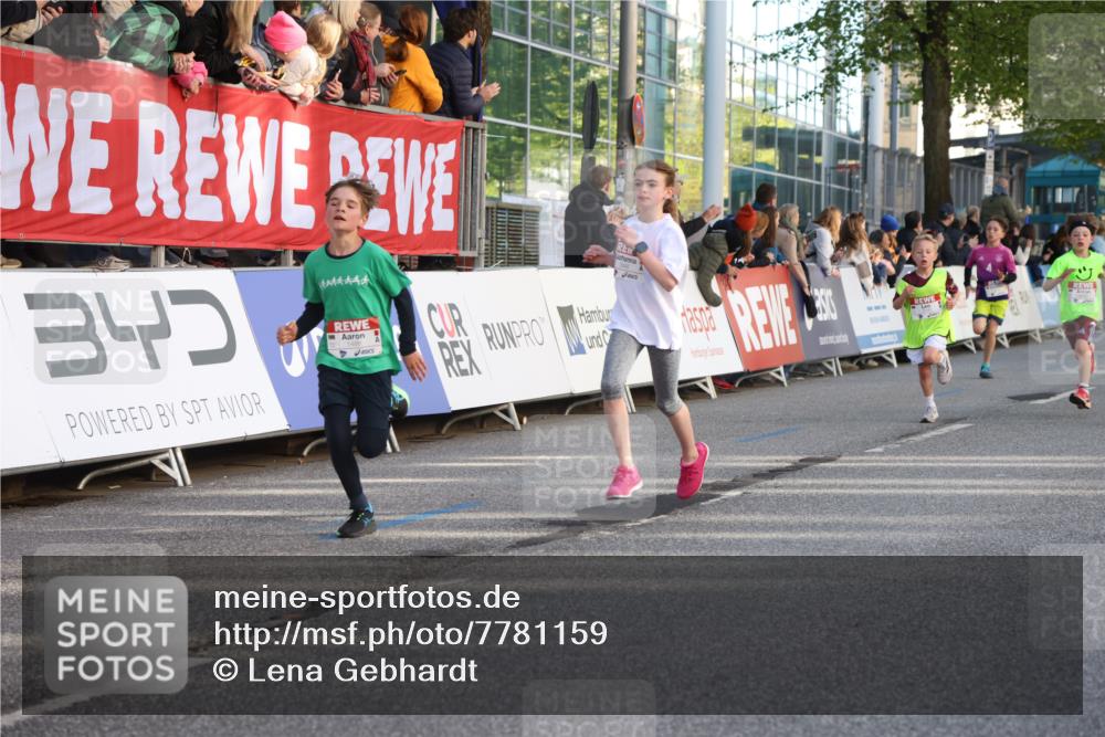 25.04.2025 - Das Zehntel Lena Gebhardt http://msf.ph/oto/7781159 26.04.2025 08:51:43 Ziel 1112, 1113, 1171, 1177, 1488, 1546, 1621, 1757, 1781, 1788, 1922, 1943, 2010, 2213, 2309, 2348, 2481, 2505, 2621, 2644, 2667, 2672, 2684, 2700, 2779, 2848, 2853, 2907, 2914, 2919, 2960, 2975, 3049, 3066, 3097, 3099, 3188, 3415, 3486, 3538, 3710, 3720, 3808, 3856, 3873, 3877 meine-sportfotos.de