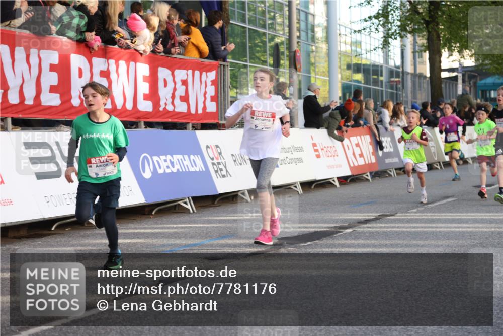 25.04.2025 - Das Zehntel Lena Gebhardt http://msf.ph/oto/7781176 26.04.2025 08:51:44 Ziel 1112, 1113, 1171, 1177, 1488, 1546, 1621, 1757, 1788, 1922, 1943, 2010, 2213, 2309, 2348, 2481, 2505, 2621, 2644, 2684, 2700, 2779, 2848, 2853, 2907, 2914, 2919, 2960, 2975, 3049, 3066, 3097, 3099, 3188, 3415, 3486, 3538, 3720, 3808, 3856, 3873, 3877 meine-sportfotos.de