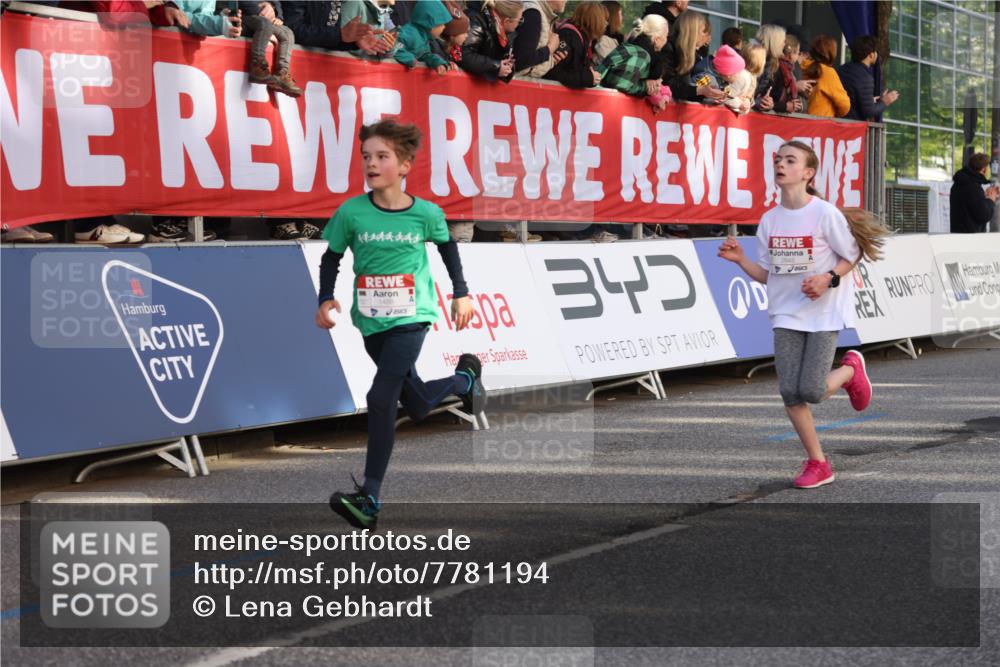 25.04.2025 - Das Zehntel Lena Gebhardt http://msf.ph/oto/7781194 26.04.2025 08:51:44 Ziel 1112, 1113, 1171, 1177, 1488, 1546, 1621, 1757, 1788, 1922, 1943, 2010, 2213, 2309, 2348, 2481, 2505, 2621, 2644, 2684, 2700, 2779, 2848, 2853, 2907, 2914, 2919, 2960, 2975, 3049, 3066, 3097, 3099, 3188, 3415, 3486, 3538, 3720, 3808, 3856, 3873, 3877 meine-sportfotos.de