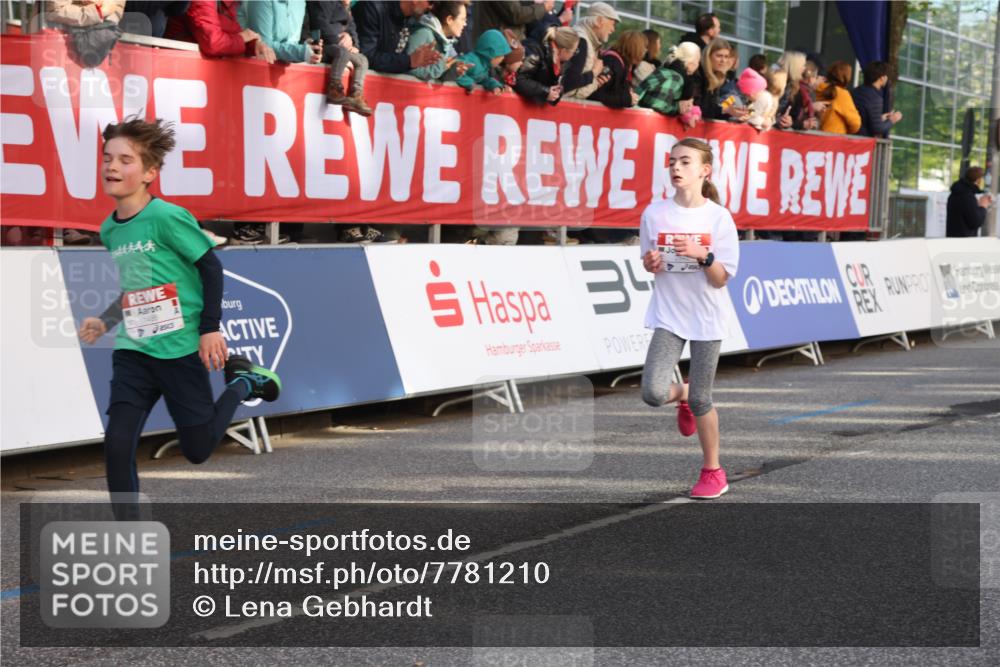 25.04.2025 - Das Zehntel Lena Gebhardt http://msf.ph/oto/7781210 26.04.2025 08:51:44 Ziel 1112, 1113, 1171, 1177, 1488, 1546, 1621, 1757, 1788, 1922, 1943, 2010, 2213, 2309, 2348, 2481, 2505, 2621, 2644, 2684, 2700, 2779, 2848, 2853, 2907, 2914, 2919, 2960, 2975, 3049, 3066, 3097, 3099, 3188, 3415, 3486, 3538, 3720, 3808, 3856, 3873, 3877 meine-sportfotos.de