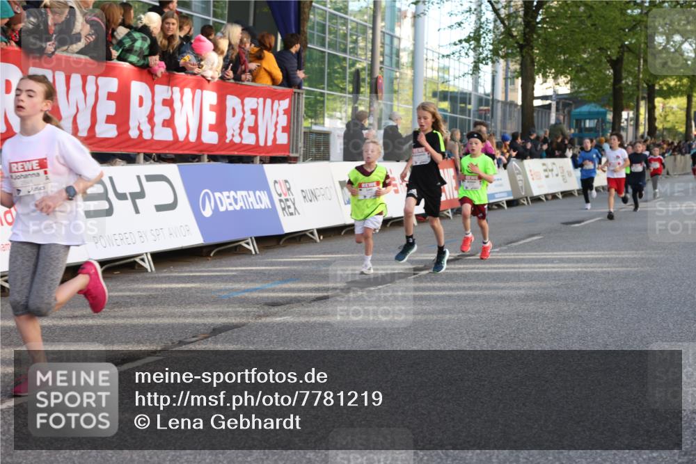 25.04.2025 - Das Zehntel Lena Gebhardt http://msf.ph/oto/7781219 26.04.2025 08:51:45 Ziel 1112, 1113, 1171, 1177, 1488, 1546, 1621, 1757, 1788, 1922, 1943, 2010, 2213, 2309, 2348, 2481, 2505, 2621, 2644, 2684, 2700, 2779, 2848, 2853, 2907, 2914, 2919, 2960, 2975, 3049, 3066, 3097, 3099, 3188, 3415, 3486, 3538, 3720, 3808, 3856, 3873, 3877 meine-sportfotos.de