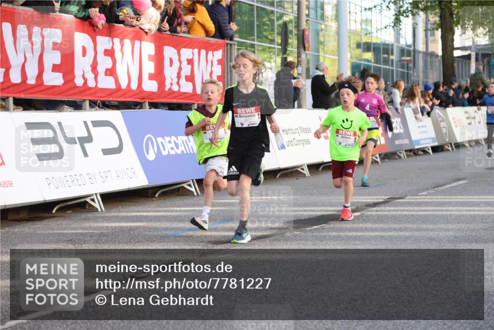 25.04.2025 - Das Zehntel Lena Gebhardt http://msf.ph/oto/7781227 26.04.2025 08:51:45 Ziel 1112, 1113, 1171, 1177, 1488, 1546, 1621, 1757, 1788, 1922, 1943, 2010, 2213, 2309, 2348, 2481, 2505, 2621, 2644, 2684, 2700, 2779, 2848, 2853, 2907, 2914, 2919, 2960, 2975, 3049, 3066, 3097, 3099, 3188, 3415, 3486, 3538, 3720, 3808, 3856, 3873, 3877 meine-sportfotos.de