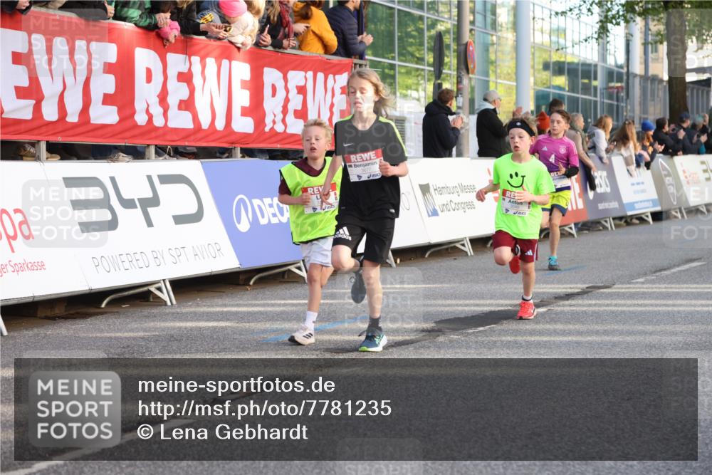 25.04.2025 - Das Zehntel Lena Gebhardt http://msf.ph/oto/7781235 26.04.2025 08:51:45 Ziel 1112, 1113, 1171, 1177, 1488, 1546, 1621, 1757, 1788, 1922, 1943, 2010, 2213, 2309, 2348, 2481, 2505, 2621, 2644, 2684, 2700, 2779, 2848, 2853, 2907, 2914, 2919, 2960, 2975, 3049, 3066, 3097, 3099, 3188, 3415, 3486, 3538, 3720, 3808, 3856, 3873, 3877 meine-sportfotos.de