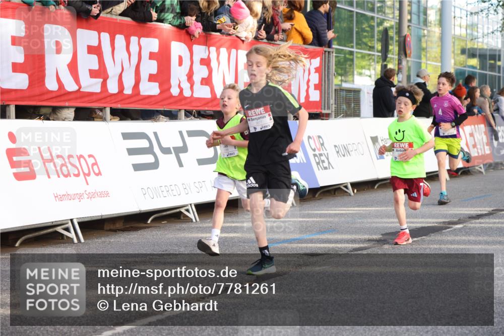 25.04.2025 - Das Zehntel Lena Gebhardt http://msf.ph/oto/7781261 26.04.2025 08:51:45 Ziel 1112, 1113, 1171, 1177, 1488, 1546, 1621, 1757, 1788, 1922, 1943, 2010, 2213, 2309, 2348, 2481, 2505, 2621, 2644, 2684, 2700, 2779, 2848, 2853, 2907, 2914, 2919, 2960, 2975, 3049, 3066, 3097, 3099, 3188, 3415, 3486, 3538, 3720, 3808, 3856, 3873, 3877 meine-sportfotos.de