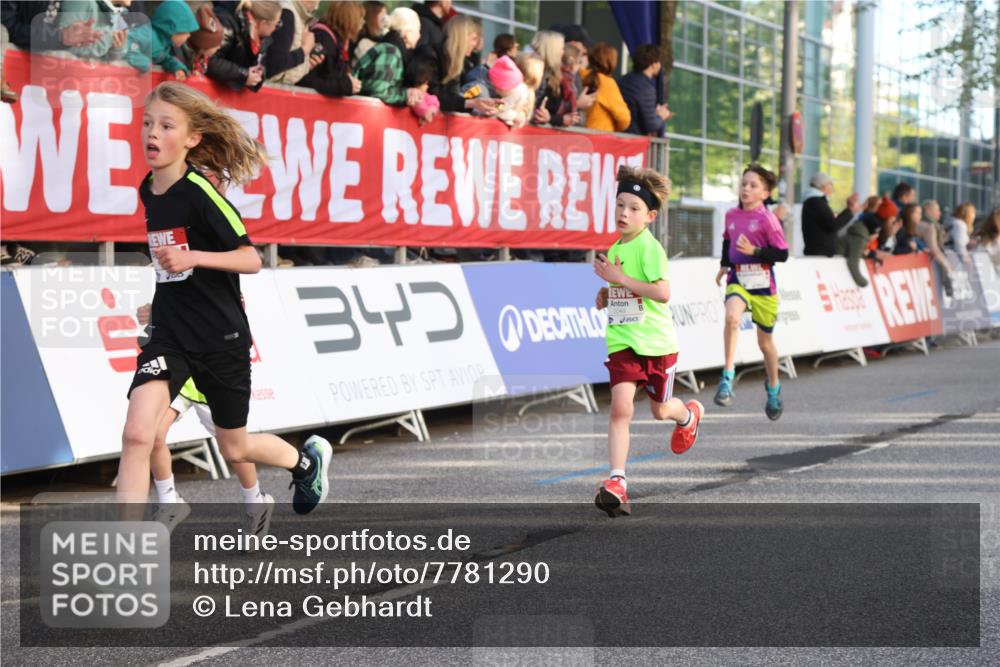 25.04.2025 - Das Zehntel Lena Gebhardt http://msf.ph/oto/7781290 26.04.2025 08:51:46 Ziel 1112, 1113, 1171, 1177, 1488, 1546, 1621, 1757, 1788, 1943, 2010, 2213, 2309, 2348, 2481, 2505, 2621, 2644, 2684, 2700, 2779, 2848, 2853, 2907, 2914, 2919, 2960, 2975, 3049, 3066, 3097, 3099, 3188, 3404, 3415, 3486, 3538, 3720, 3808, 3856, 3873, 3877 meine-sportfotos.de