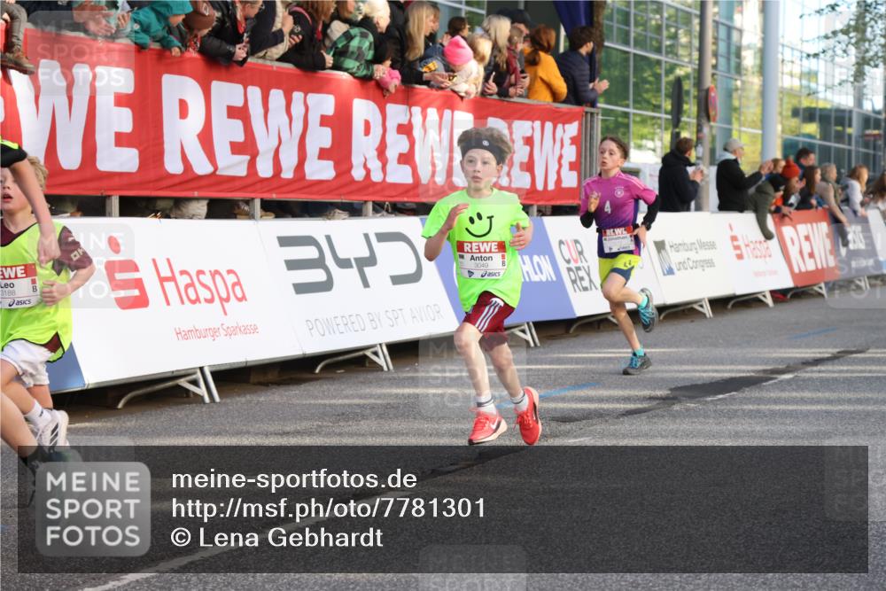 25.04.2025 - Das Zehntel Lena Gebhardt http://msf.ph/oto/7781301 26.04.2025 08:51:46 Ziel 1112, 1113, 1171, 1177, 1488, 1546, 1621, 1757, 1788, 1943, 2010, 2213, 2309, 2348, 2481, 2505, 2621, 2644, 2684, 2700, 2779, 2848, 2853, 2907, 2914, 2919, 2960, 2975, 3049, 3066, 3097, 3099, 3188, 3404, 3415, 3486, 3538, 3720, 3808, 3856, 3873, 3877 meine-sportfotos.de