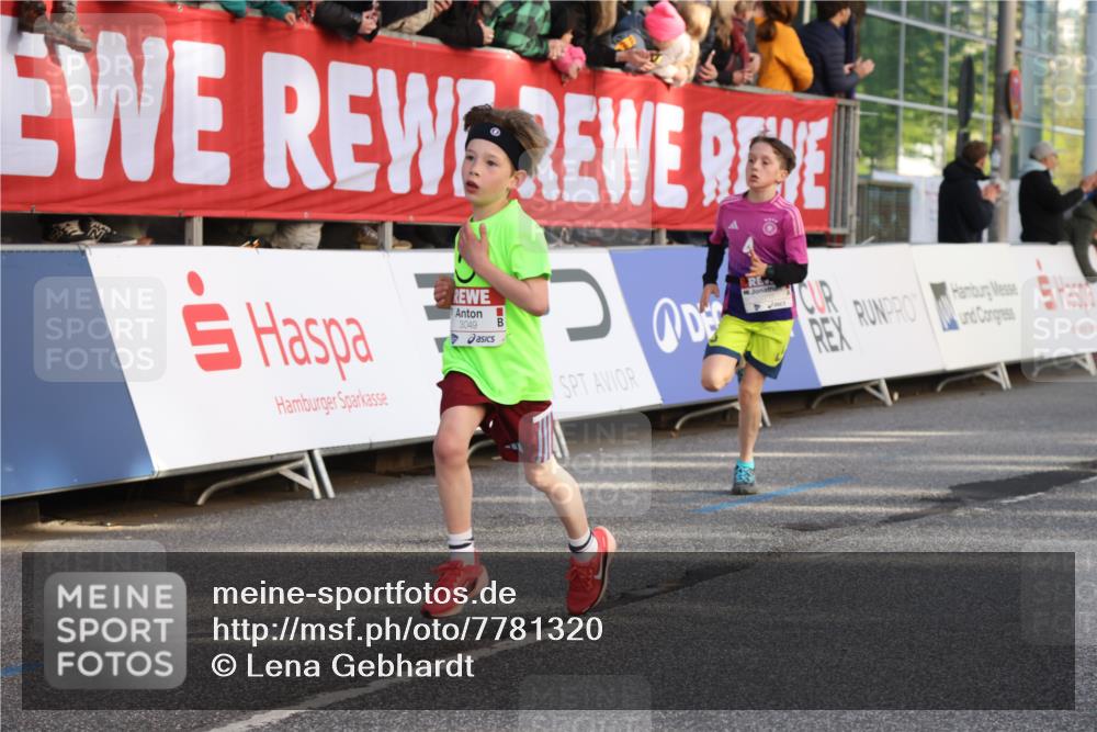 25.04.2025 - Das Zehntel Lena Gebhardt http://msf.ph/oto/7781320 26.04.2025 08:51:47 Ziel 1112, 1113, 1171, 1177, 1232, 1488, 1546, 1621, 1757, 1788, 1943, 2010, 2213, 2309, 2348, 2481, 2505, 2621, 2644, 2684, 2700, 2779, 2848, 2853, 2907, 2914, 2919, 2960, 2975, 3049, 3066, 3097, 3099, 3188, 3404, 3415, 3486, 3538, 3720, 3808, 3856, 3873, 3877 meine-sportfotos.de