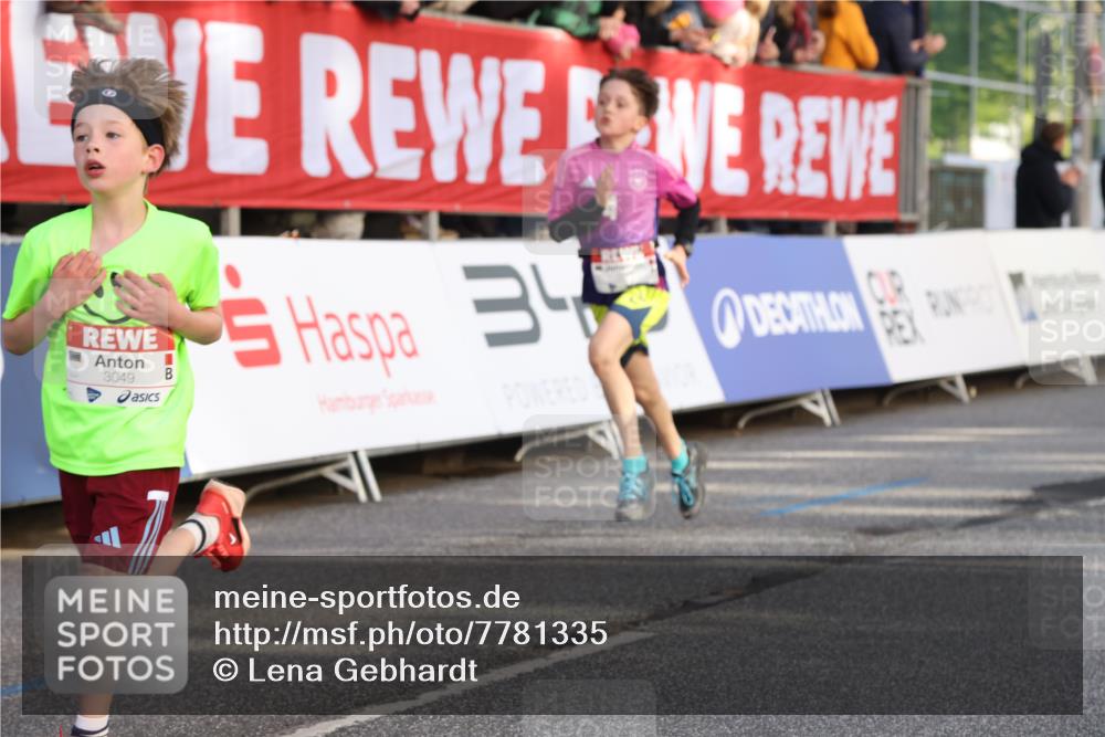 25.04.2025 - Das Zehntel Lena Gebhardt http://msf.ph/oto/7781335 26.04.2025 08:51:47 Ziel 1112, 1113, 1171, 1177, 1232, 1488, 1546, 1621, 1757, 1788, 1943, 2010, 2213, 2309, 2348, 2481, 2505, 2621, 2644, 2684, 2700, 2779, 2848, 2853, 2907, 2914, 2919, 2960, 2975, 3049, 3066, 3097, 3099, 3188, 3404, 3415, 3486, 3538, 3720, 3808, 3856, 3873, 3877 meine-sportfotos.de