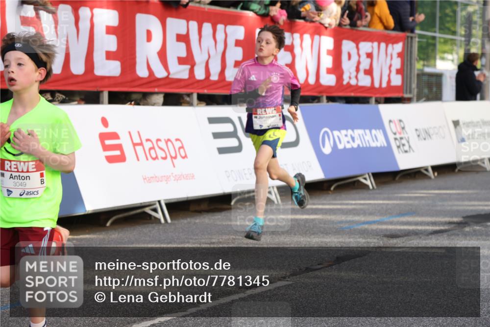 25.04.2025 - Das Zehntel Lena Gebhardt http://msf.ph/oto/7781345 26.04.2025 08:51:47 Ziel 1112, 1113, 1171, 1177, 1232, 1488, 1546, 1621, 1757, 1788, 1943, 2010, 2213, 2309, 2348, 2481, 2505, 2621, 2644, 2684, 2700, 2779, 2848, 2853, 2907, 2914, 2919, 2960, 2975, 3049, 3066, 3097, 3099, 3188, 3404, 3415, 3486, 3538, 3720, 3808, 3856, 3873, 3877 meine-sportfotos.de