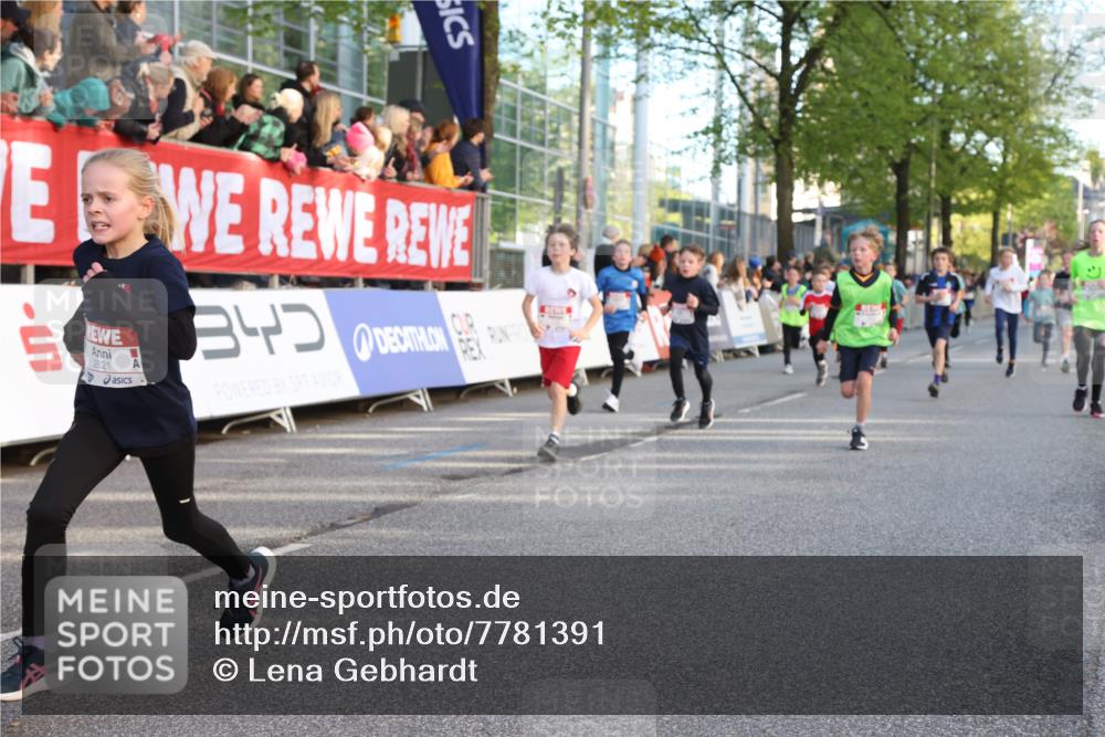 25.04.2025 - Das Zehntel Lena Gebhardt http://msf.ph/oto/7781391 26.04.2025 08:51:48 Ziel 1112, 1113, 1171, 1177, 1232, 1488, 1546, 1621, 1757, 1788, 1943, 2010, 2213, 2309, 2348, 2481, 2505, 2621, 2644, 2684, 2700, 2779, 2848, 2853, 2907, 2914, 2919, 2960, 2975, 3049, 3066, 3097, 3099, 3188, 3404, 3415, 3450, 3486, 3538, 3720, 3856, 3873, 3877 meine-sportfotos.de