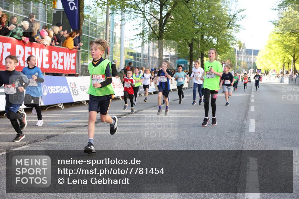 25.04.2025 - Das Zehntel Lena Gebhardt http://msf.ph/oto/7781454 26.04.2025 08:51:50 Ziel 1112, 1113, 1171, 1177, 1208, 1232, 1488, 1546, 1621, 1654, 1757, 1788, 1939, 1943, 2010, 2015, 2213, 2309, 2348, 2481, 2505, 2621, 2644, 2684, 2700, 2779, 2848, 2853, 2907, 2914, 2960, 2975, 3049, 3066, 3099, 3188, 3404, 3415, 3450, 3486, 3538, 3595, 3720, 3856, 3873, 3877 meine-sportfotos.de