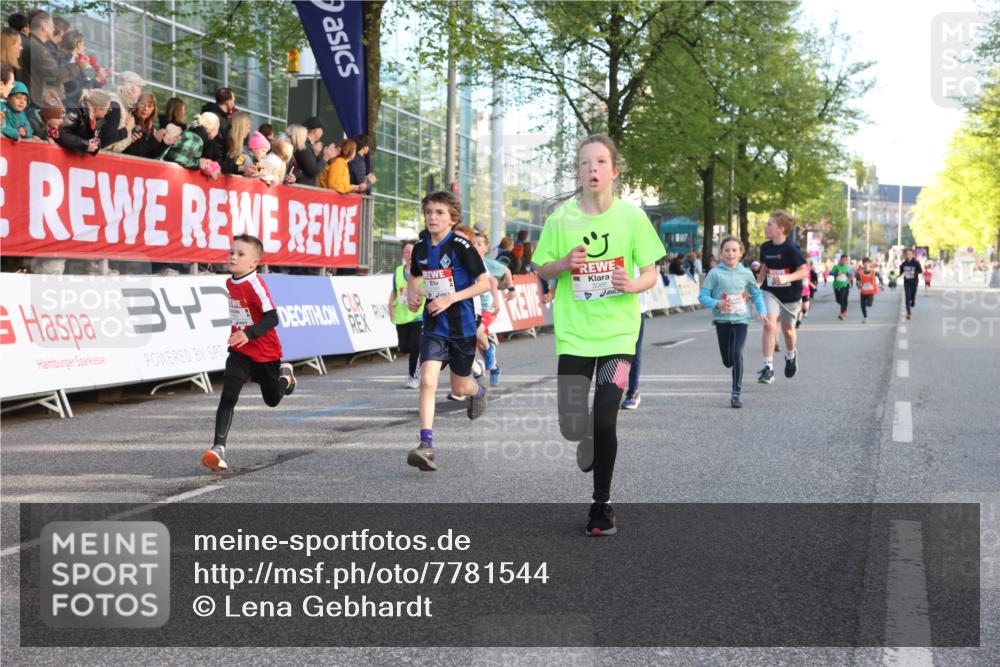 25.04.2025 - Das Zehntel Lena Gebhardt http://msf.ph/oto/7781544 26.04.2025 08:51:51 Ziel 1112, 1113, 1171, 1177, 1208, 1232, 1488, 1546, 1621, 1654, 1757, 1788, 1939, 1943, 2010, 2015, 2213, 2309, 2348, 2481, 2505, 2621, 2644, 2684, 2700, 2779, 2848, 2853, 2907, 2914, 2960, 2975, 3049, 3060, 3066, 3099, 3188, 3404, 3450, 3486, 3516, 3530, 3538, 3595, 3720, 3856, 3873, 3877 meine-sportfotos.de