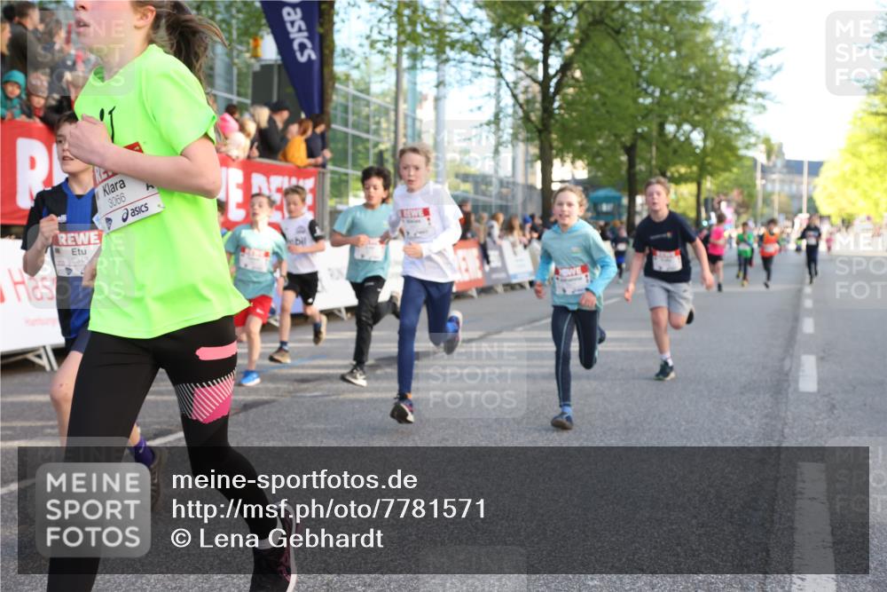 25.04.2025 - Das Zehntel Lena Gebhardt http://msf.ph/oto/7781571 26.04.2025 08:51:52 Ziel 1112, 1113, 1171, 1177, 1208, 1232, 1488, 1546, 1621, 1654, 1757, 1788, 1939, 1943, 2010, 2015, 2213, 2309, 2348, 2481, 2505, 2621, 2644, 2684, 2700, 2779, 2848, 2853, 2907, 2960, 2975, 3049, 3060, 3066, 3099, 3188, 3404, 3450, 3486, 3516, 3530, 3538, 3595, 3720, 3856, 3873, 3877 meine-sportfotos.de