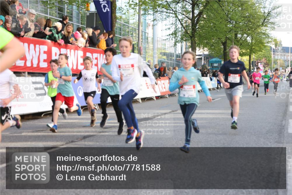 25.04.2025 - Das Zehntel Lena Gebhardt http://msf.ph/oto/7781588 26.04.2025 08:51:52 Ziel 1112, 1113, 1171, 1177, 1208, 1232, 1488, 1546, 1621, 1654, 1757, 1788, 1939, 1943, 2010, 2015, 2213, 2309, 2348, 2481, 2505, 2621, 2644, 2684, 2700, 2779, 2848, 2853, 2907, 2960, 2975, 3049, 3060, 3066, 3099, 3188, 3404, 3450, 3486, 3516, 3530, 3538, 3595, 3720, 3856, 3873, 3877 meine-sportfotos.de