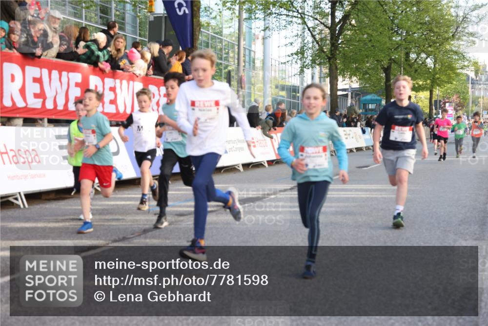 25.04.2025 - Das Zehntel Lena Gebhardt http://msf.ph/oto/7781598 26.04.2025 08:51:52 Ziel 1112, 1113, 1171, 1177, 1208, 1232, 1488, 1546, 1621, 1654, 1757, 1788, 1939, 1943, 2010, 2015, 2213, 2309, 2348, 2481, 2505, 2621, 2644, 2684, 2700, 2779, 2848, 2853, 2907, 2960, 2975, 3049, 3060, 3066, 3099, 3188, 3404, 3450, 3486, 3516, 3530, 3538, 3595, 3720, 3856, 3873, 3877 meine-sportfotos.de