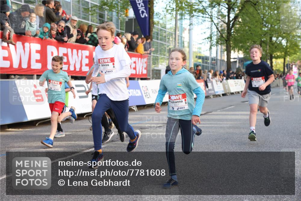 25.04.2025 - Das Zehntel Lena Gebhardt http://msf.ph/oto/7781608 26.04.2025 08:51:52 Ziel 1112, 1113, 1171, 1177, 1208, 1232, 1488, 1546, 1621, 1654, 1757, 1788, 1939, 1943, 2010, 2015, 2213, 2309, 2348, 2481, 2505, 2621, 2644, 2684, 2700, 2779, 2848, 2853, 2907, 2960, 2975, 3049, 3060, 3066, 3099, 3188, 3404, 3450, 3486, 3516, 3530, 3538, 3595, 3720, 3856, 3873, 3877 meine-sportfotos.de