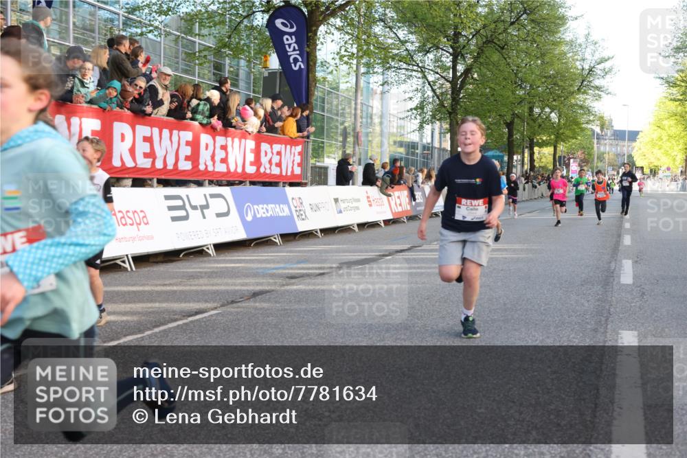 25.04.2025 - Das Zehntel Lena Gebhardt http://msf.ph/oto/7781634 26.04.2025 08:51:53 Ziel 1112, 1113, 1171, 1177, 1208, 1232, 1488, 1546, 1621, 1654, 1757, 1788, 1939, 1943, 2010, 2015, 2149, 2213, 2309, 2348, 2481, 2505, 2621, 2644, 2684, 2700, 2779, 2848, 2853, 2907, 2960, 2975, 3049, 3060, 3066, 3099, 3188, 3404, 3450, 3486, 3516, 3530, 3538, 3595, 3720, 3856, 3873, 3877 meine-sportfotos.de