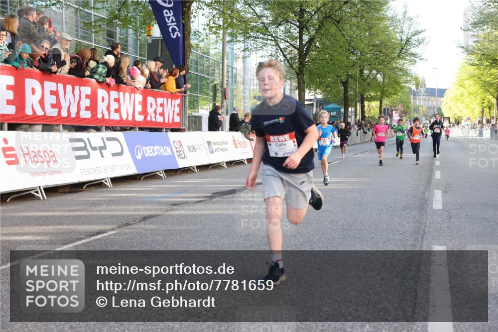 25.04.2025 - Das Zehntel Lena Gebhardt http://msf.ph/oto/7781659 26.04.2025 08:51:53 Ziel 1112, 1113, 1171, 1177, 1208, 1232, 1488, 1546, 1621, 1654, 1757, 1788, 1939, 1943, 2010, 2015, 2149, 2213, 2309, 2348, 2481, 2505, 2621, 2644, 2684, 2700, 2779, 2848, 2853, 2907, 2960, 2975, 3049, 3060, 3066, 3099, 3188, 3404, 3450, 3486, 3516, 3530, 3538, 3595, 3720, 3856, 3873, 3877 meine-sportfotos.de