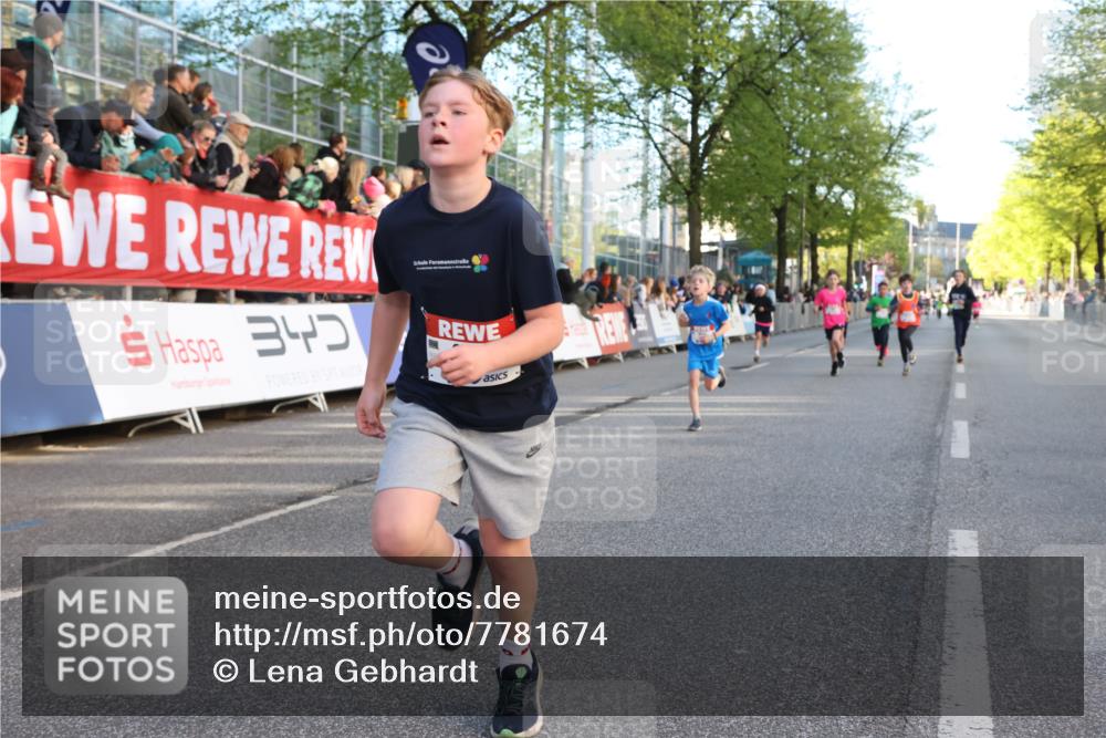 25.04.2025 - Das Zehntel Lena Gebhardt http://msf.ph/oto/7781674 26.04.2025 08:51:54 Ziel 1112, 1113, 1171, 1177, 1207, 1208, 1232, 1546, 1621, 1654, 1757, 1788, 1939, 1943, 2010, 2015, 2149, 2161, 2213, 2309, 2348, 2481, 2505, 2621, 2644, 2684, 2700, 2779, 2848, 2853, 2907, 2960, 2975, 3049, 3060, 3066, 3188, 3404, 3450, 3486, 3516, 3530, 3538, 3595, 3720, 3856, 3873, 3877 meine-sportfotos.de