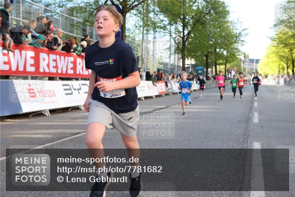 25.04.2025 - Das Zehntel Lena Gebhardt http://msf.ph/oto/7781682 26.04.2025 08:51:54 Ziel 1112, 1113, 1171, 1177, 1207, 1208, 1232, 1546, 1621, 1654, 1757, 1788, 1939, 1943, 2010, 2015, 2149, 2161, 2213, 2309, 2348, 2481, 2505, 2621, 2644, 2684, 2700, 2779, 2848, 2853, 2907, 2960, 2975, 3049, 3060, 3066, 3188, 3404, 3450, 3486, 3516, 3530, 3538, 3595, 3720, 3856, 3873, 3877 meine-sportfotos.de