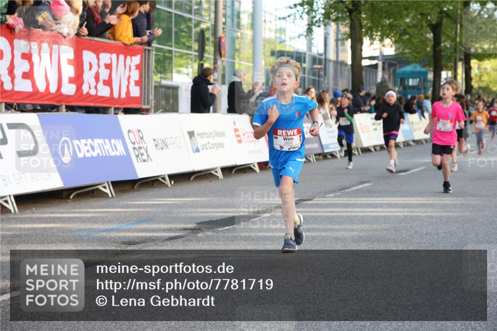 25.04.2025 - Das Zehntel Lena Gebhardt http://msf.ph/oto/7781719 26.04.2025 08:51:54 Ziel 1112, 1113, 1171, 1177, 1207, 1208, 1232, 1546, 1621, 1654, 1757, 1788, 1939, 1943, 2010, 2015, 2149, 2161, 2213, 2309, 2348, 2481, 2505, 2621, 2644, 2684, 2700, 2779, 2848, 2853, 2907, 2960, 2975, 3049, 3060, 3066, 3188, 3404, 3450, 3486, 3516, 3530, 3538, 3595, 3720, 3856, 3873, 3877 meine-sportfotos.de
