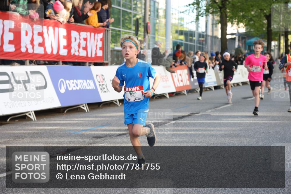 25.04.2025 - Das Zehntel Lena Gebhardt http://msf.ph/oto/7781755 26.04.2025 08:51:55 Ziel 1112, 1113, 1171, 1177, 1207, 1208, 1232, 1245, 1546, 1621, 1654, 1757, 1788, 1939, 1943, 2010, 2015, 2149, 2161, 2213, 2348, 2481, 2505, 2621, 2644, 2684, 2700, 2779, 2848, 2853, 2907, 2960, 2975, 3049, 3060, 3066, 3188, 3404, 3450, 3486, 3516, 3530, 3538, 3595, 3720, 3856, 3873, 3877 meine-sportfotos.de