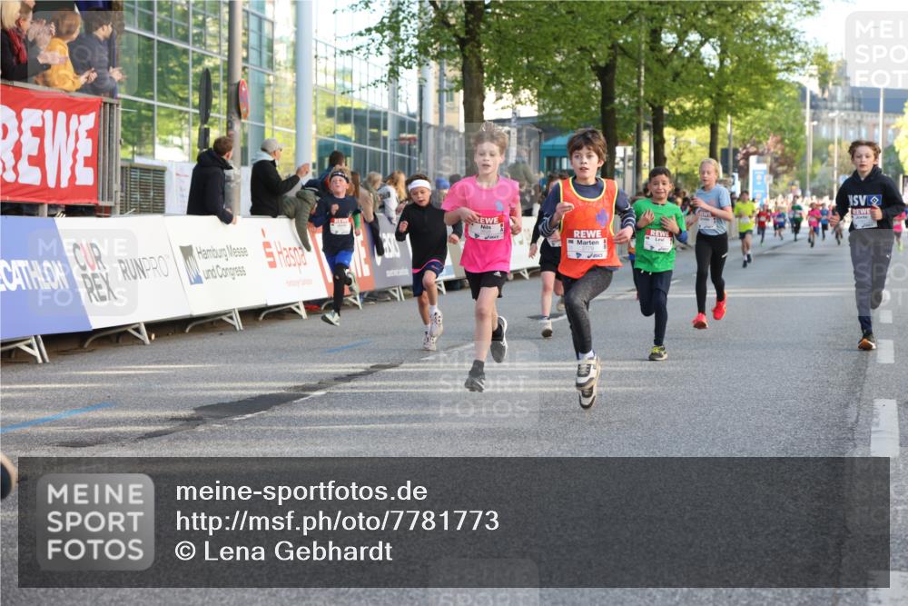 25.04.2025 - Das Zehntel Lena Gebhardt http://msf.ph/oto/7781773 26.04.2025 08:51:56 Ziel 1112, 1113, 1171, 1177, 1207, 1208, 1232, 1245, 1546, 1621, 1654, 1788, 1939, 1943, 2010, 2015, 2149, 2161, 2213, 2348, 2355, 2481, 2505, 2621, 2644, 2684, 2700, 2779, 2848, 2853, 2907, 2960, 2975, 3049, 3060, 3066, 3404, 3450, 3486, 3516, 3530, 3538, 3595, 3720, 3856, 3873, 3877 meine-sportfotos.de