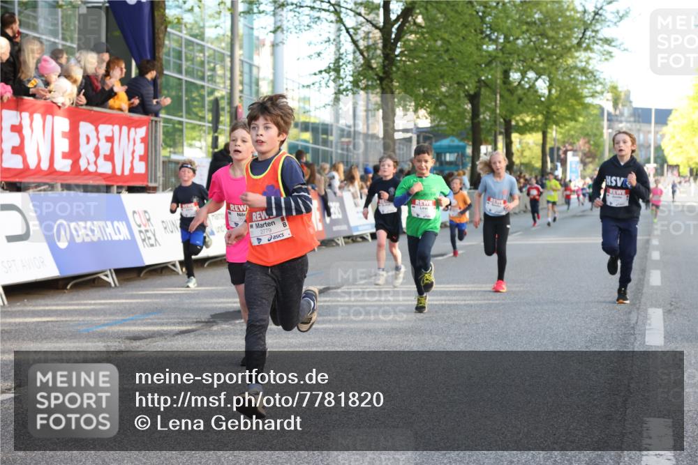 25.04.2025 - Das Zehntel Lena Gebhardt http://msf.ph/oto/7781820 26.04.2025 08:51:57 Ziel 1112, 1113, 1171, 1177, 1207, 1208, 1232, 1245, 1546, 1621, 1654, 1788, 1939, 1943, 2010, 2015, 2149, 2161, 2213, 2348, 2355, 2481, 2505, 2621, 2644, 2684, 2700, 2779, 2853, 2907, 2960, 2975, 3049, 3060, 3066, 3160, 3212, 3404, 3450, 3486, 3516, 3530, 3538, 3595, 3720, 3856, 3873 meine-sportfotos.de