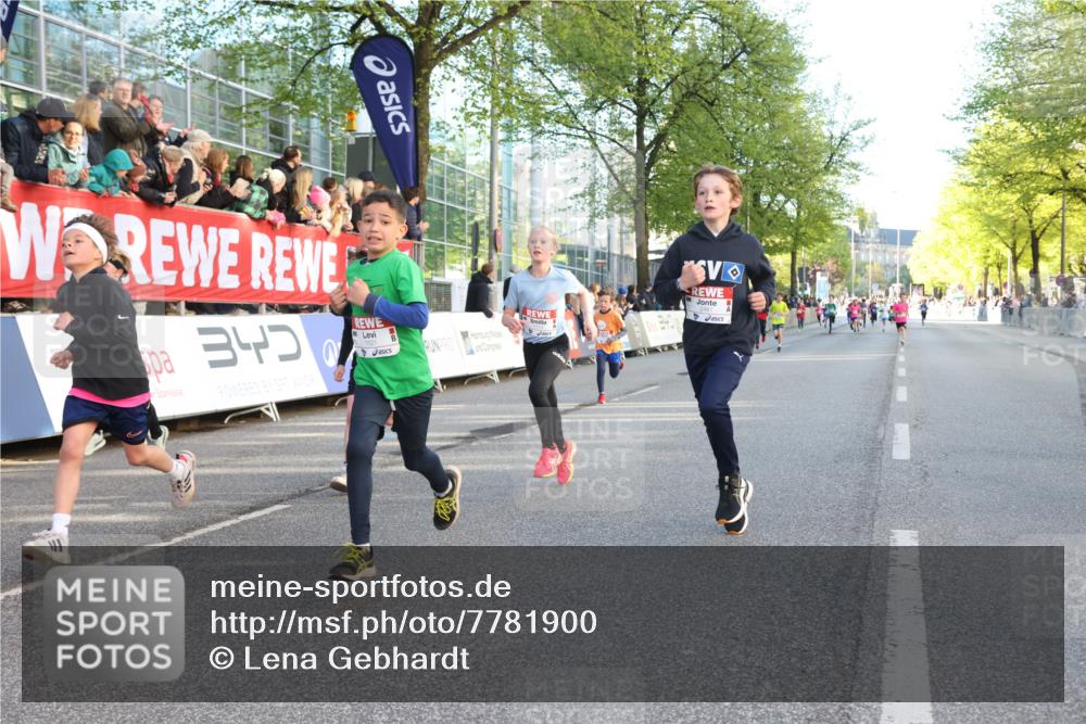 25.04.2025 - Das Zehntel Lena Gebhardt http://msf.ph/oto/7781900 26.04.2025 08:51:59 Ziel 1112, 1113, 1166, 1171, 1177, 1207, 1208, 1232, 1245, 1621, 1654, 1788, 1939, 2010, 2015, 2149, 2161, 2213, 2348, 2355, 2481, 2505, 2644, 2684, 2700, 2779, 2853, 2886, 2907, 2960, 2975, 3049, 3060, 3066, 3160, 3212, 3404, 3407, 3450, 3486, 3496, 3516, 3530, 3538, 3595, 3720, 3856, 3873 meine-sportfotos.de