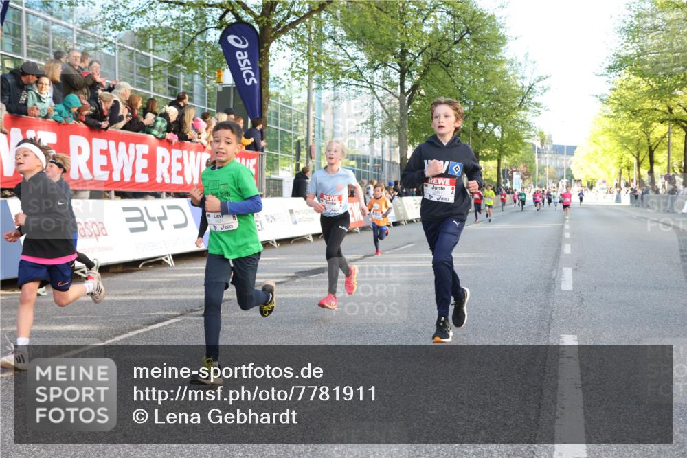 25.04.2025 - Das Zehntel Lena Gebhardt http://msf.ph/oto/7781911 26.04.2025 08:51:59 Ziel 1112, 1113, 1166, 1171, 1177, 1207, 1208, 1232, 1245, 1621, 1654, 1788, 1939, 2010, 2015, 2149, 2161, 2213, 2348, 2355, 2481, 2505, 2644, 2684, 2700, 2779, 2853, 2886, 2907, 2960, 2975, 3049, 3060, 3066, 3160, 3212, 3404, 3407, 3450, 3486, 3496, 3516, 3530, 3538, 3595, 3720, 3856, 3873 meine-sportfotos.de