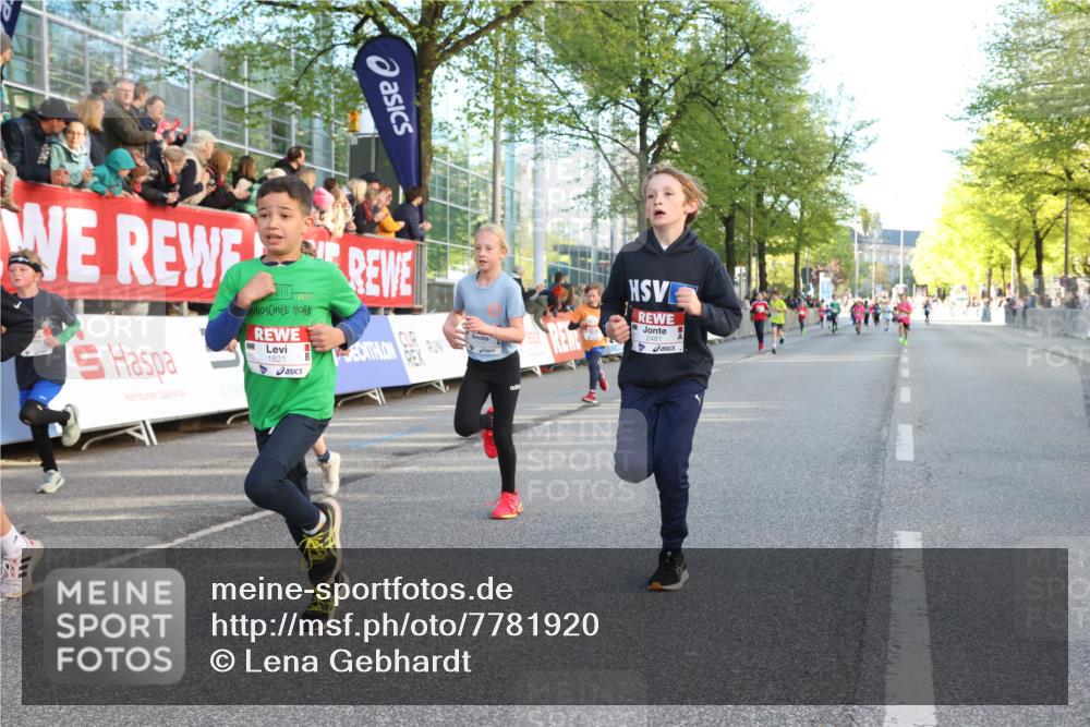 25.04.2025 - Das Zehntel Lena Gebhardt http://msf.ph/oto/7781920 26.04.2025 08:51:59 Ziel 1112, 1113, 1166, 1171, 1177, 1207, 1208, 1232, 1245, 1621, 1654, 1788, 1939, 2010, 2015, 2149, 2161, 2213, 2348, 2355, 2481, 2505, 2644, 2684, 2700, 2779, 2853, 2886, 2907, 2960, 2975, 3049, 3060, 3066, 3160, 3212, 3404, 3407, 3450, 3486, 3496, 3516, 3530, 3538, 3595, 3720, 3856, 3873 meine-sportfotos.de