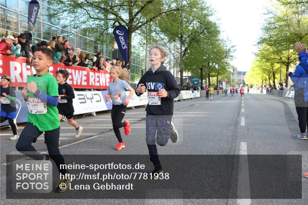 25.04.2025 - Das Zehntel Lena Gebhardt http://msf.ph/oto/7781938 26.04.2025 08:51:59 Ziel 1112, 1113, 1166, 1171, 1177, 1207, 1208, 1232, 1245, 1621, 1654, 1788, 1939, 2010, 2015, 2149, 2161, 2213, 2348, 2355, 2481, 2505, 2644, 2684, 2700, 2779, 2853, 2886, 2907, 2960, 2975, 3049, 3060, 3066, 3160, 3212, 3404, 3407, 3450, 3486, 3496, 3516, 3530, 3538, 3595, 3720, 3856, 3873 meine-sportfotos.de