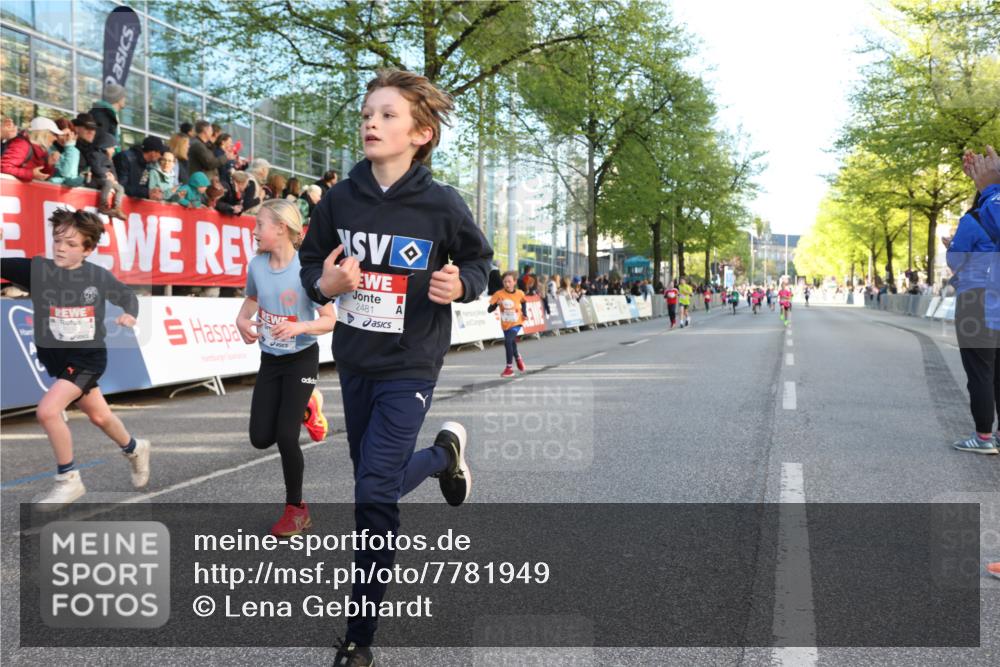25.04.2025 - Das Zehntel Lena Gebhardt http://msf.ph/oto/7781949 26.04.2025 08:51:59 Ziel 1112, 1113, 1166, 1171, 1177, 1207, 1208, 1232, 1245, 1621, 1654, 1788, 1939, 2010, 2015, 2149, 2161, 2213, 2348, 2355, 2481, 2505, 2644, 2684, 2700, 2779, 2853, 2886, 2907, 2960, 2975, 3049, 3060, 3066, 3160, 3212, 3404, 3407, 3450, 3486, 3496, 3516, 3530, 3538, 3595, 3720, 3856, 3873 meine-sportfotos.de
